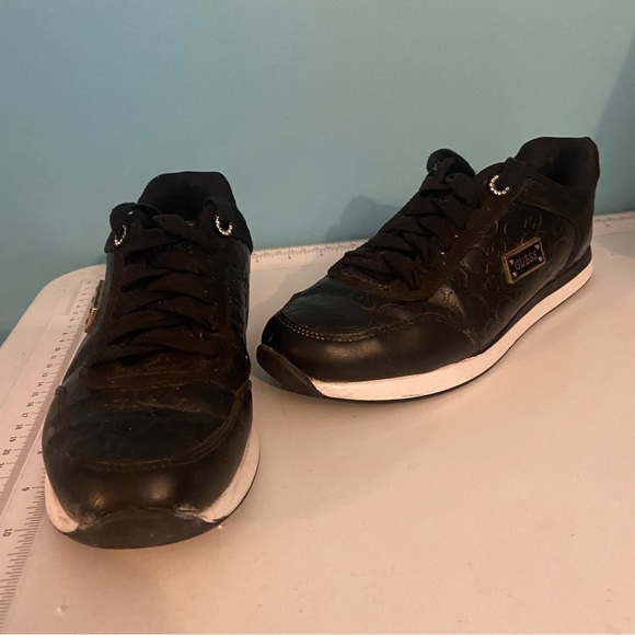 Guess  women’s black runners‎ in size 7.5 - Picture 1 of 12